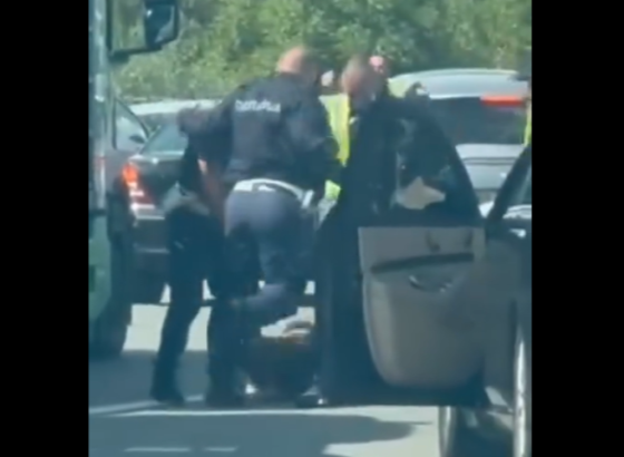 U Srbiji suspendirani policajci poslije snimka šutiranja čovjeka u policijskoj akciji