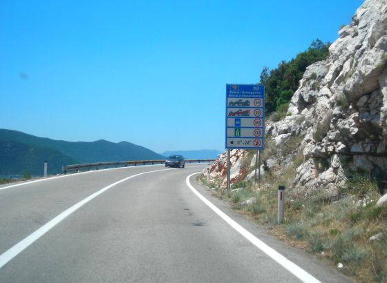 Na graničnim prelazima povremeneno se pojačava frekvencija saobraćaja, ali nema dužih zadržavanja