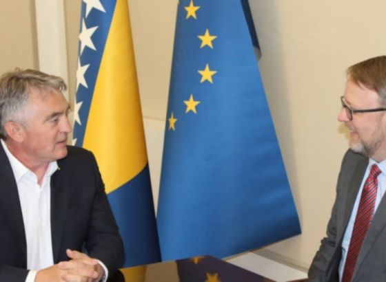 Komšić i otpravnik poslova Ambasade SAD-a: Građani  BiH su pod pritiskom