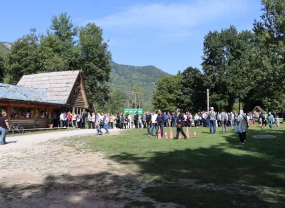 Općina Novo Sarajevo organizovala jednodnevni izlet za pripadnike boračke populacije na Boračkom jezeru