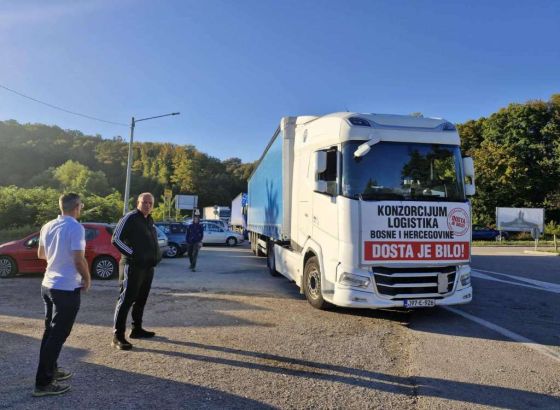 Udruženje poljoprivrednika moli učesnike protesta da propuštaju cisterne s mlijekom