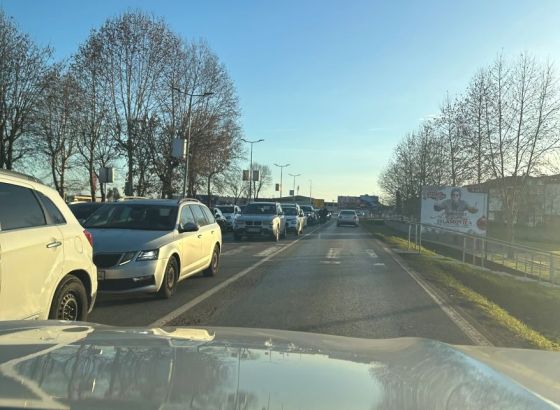 Duge kolone vozila na izlazu iz BiH na graničnim prijelazima Gradina i Gradiška