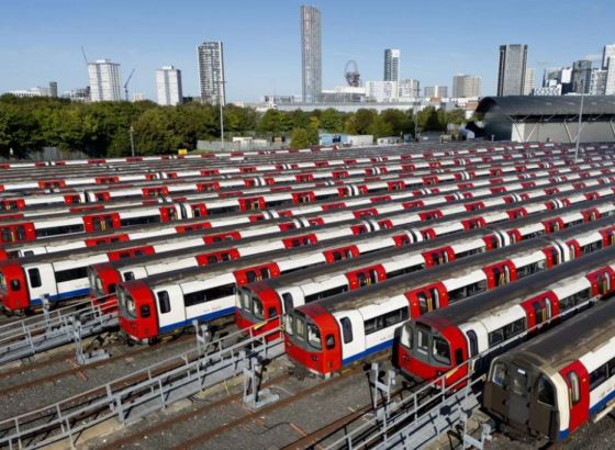 Londonski putnici koriste bicikla i brodove dok štrajk radnika podzemne željeznice ulazi u drugi dan