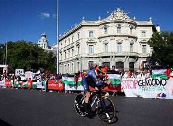 Biciklisti izglasali nastavak Vuelte uprkos protestima zbog tima iz Izraela