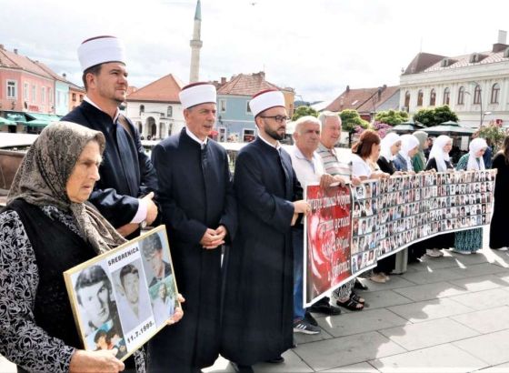 Mirni mimohod majki Srebrenice i Podrinja u Tuzli