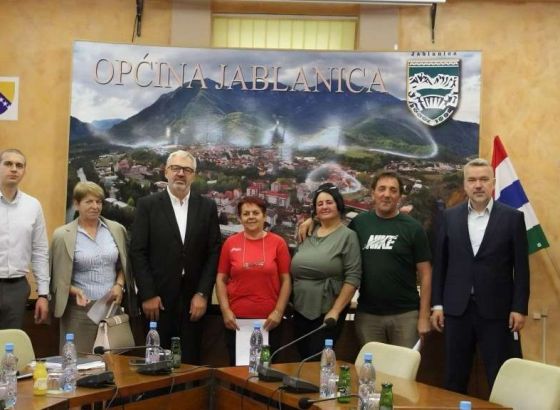 U Jablanici potpisani ugovori s tri porodice za izgradnju novih kuća u naselju Zlate