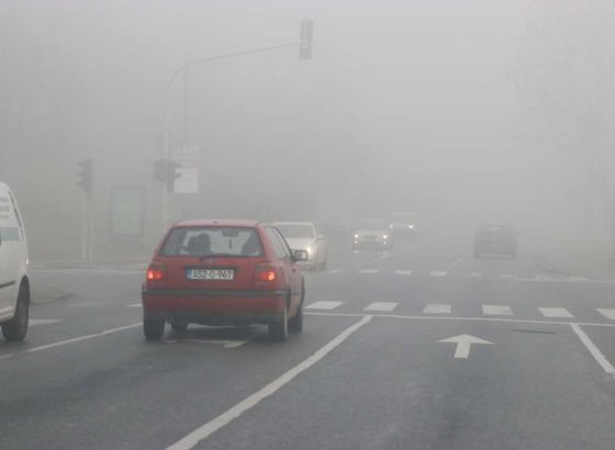 Na pojedinim dionicama smanjena vidljivost zbog magle ili niske oblačnosti, oprez zbog odrona