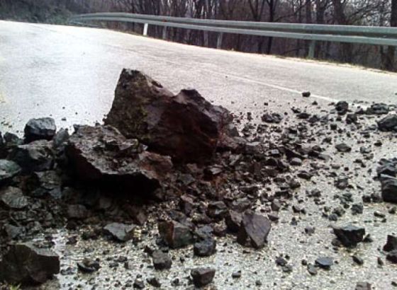 Oprez zbog magle i odrona