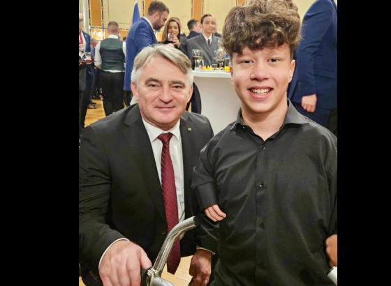 Predsjedavajući Predsjedništva BiH Željko Komšić čestitao Ismailu Barlovu za uspjeh na Svjetskom prvenstvu u Singapuru