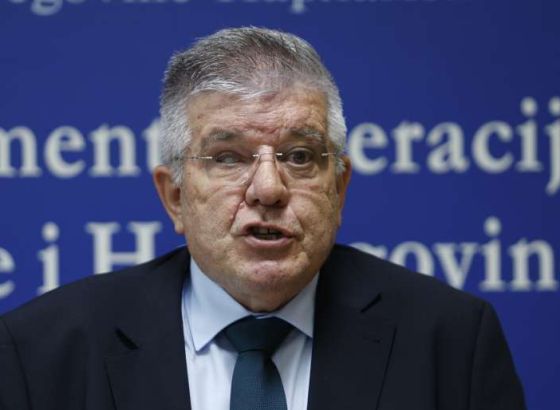 Vlada povukla iz parlamentarne procedure tri zakona