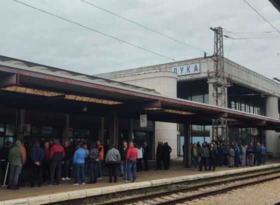 Radnici 'Željeznica RS' obustavili rad, vozovi ne prevoze putnike i teret