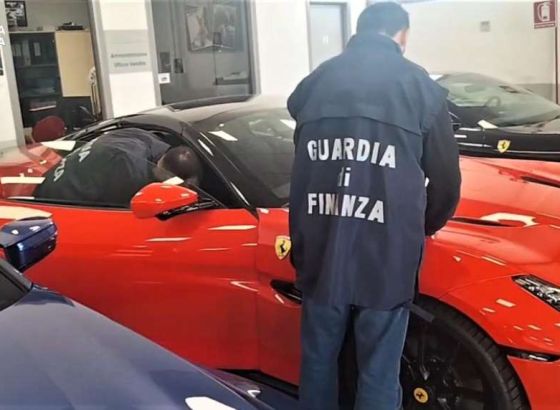 Evropsko javno tužilaštvo otkrilo prevaru u Italiji, zaplijenjeno 40 luksuznih auta i milioni eura
