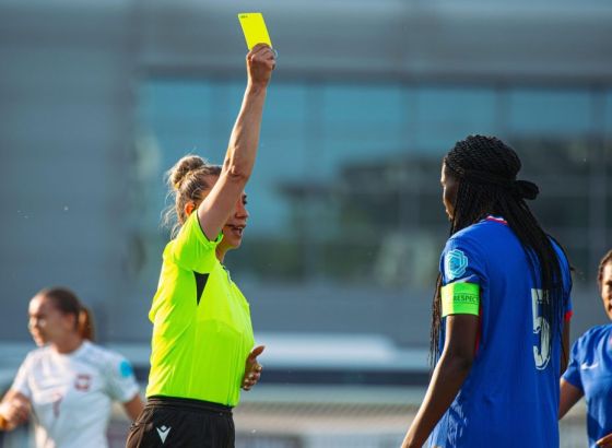 Merima Čelik sudi utakmicu UEFA Europa Cupa