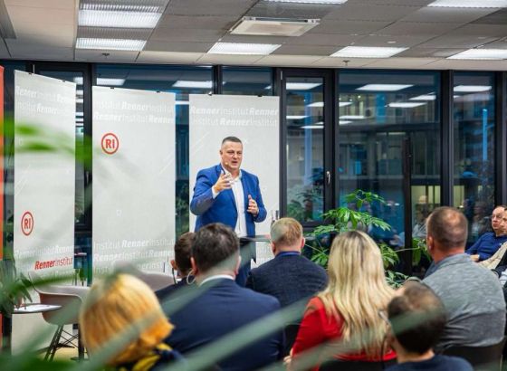 Mijatović na panelu SDP Austrije u Beču: Teško je ići naprijed na evropskom putu ako su vam vezane i ruke i noge