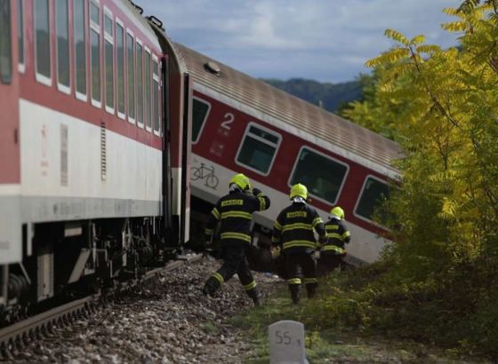 Najmanje 66 povrijeđenih u sudaru dva voza u Slovačkoj