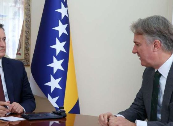 Bećirović i ambasador Reilly potvrdili jačanje strateškog partnerstva BiH i Ujedinjenog Kraljevstva