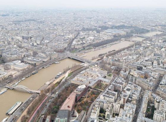 Louvre zatvoren za posjetioce, policija traga za počiniocima