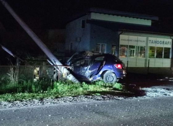 Vozač Peugeota podlegao povredama zadobijenim u udesu kod Brčkog