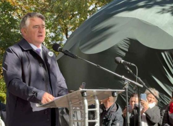 Komšić na otkrivanju 'Cvijeta Srebrenice' u Beču: Nikada više ne vjerovati u tuđe garancije