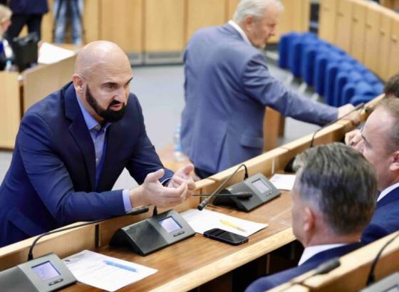 Isak na sjednici Doma naroda FBiH:Tačno je da je telefon Vahidina Munjića na vještačenju; Ne znam jesu li poruke autentične