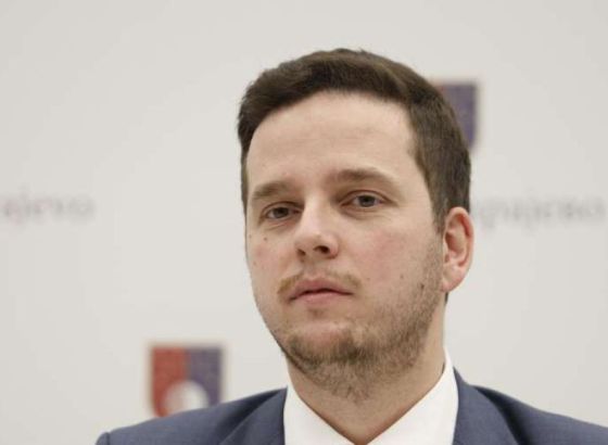 Nakon hapšenja dvojice pripadnika MUP-a KS, Uk sazvao hitnu sjednicu Vlade KS; Nikšić poručio: PENGAJ!!! SVE REDOM!!!