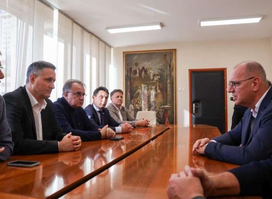 Bećirović s Nikšićem i Lugavićem: Važno je da sve institucije pruže punu podršku Gradu Tuzli