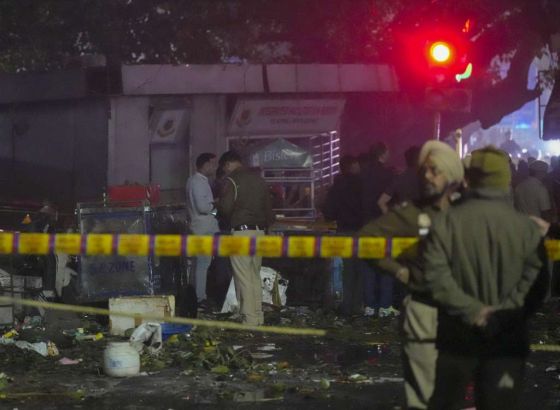 Najmanje osam osoba poginulo u eksploziji u automobilu u New Delhiju