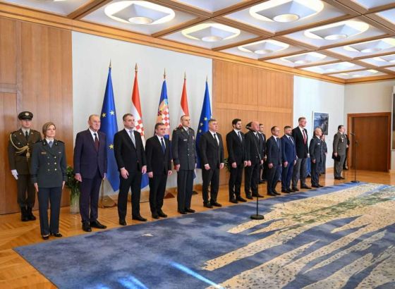 Milanović uručio odlikovanje hrvatskim braniteljima: Oslobodili ste i BiH