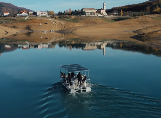Turističke vožnje Ramskim jezerom odsad na električnom splavu