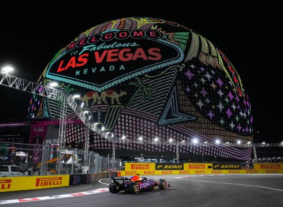 Leteći se vraća u igru, Noris i Pjastri diskvalifikovani nakon trke u Las Vegasu