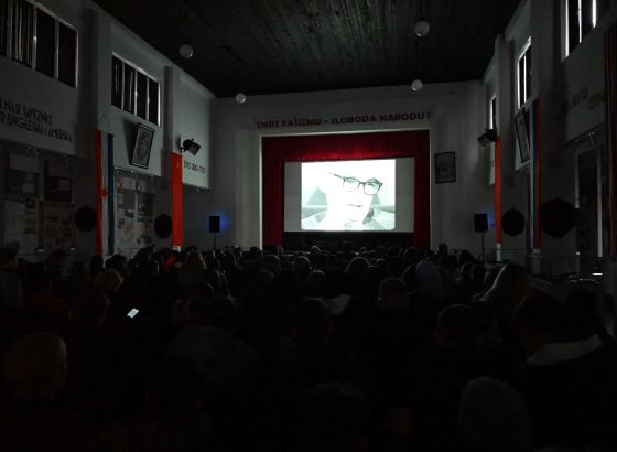 Učenici osnovnih škola iz Jajca danas pogledali film „Blum – gospodari svoje budućnosti“ Jasmile Žbanić