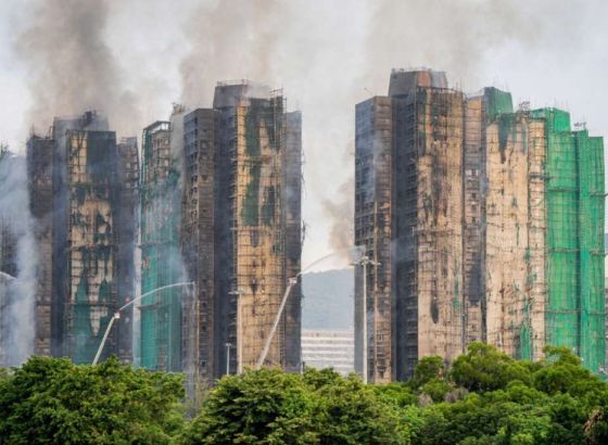 Broj mrtvih u požaru u Hong Kongu povećan na 83, uhapšeni šefovi građevinske kompanije