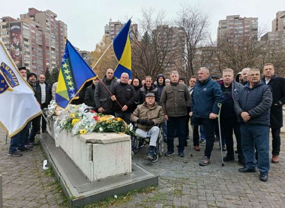 Protest članova Saveza RVI ZDK ispred zgrade Vlade ZDK