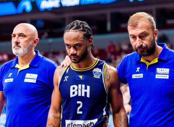 John Roberson pred potpisom novog ugovora