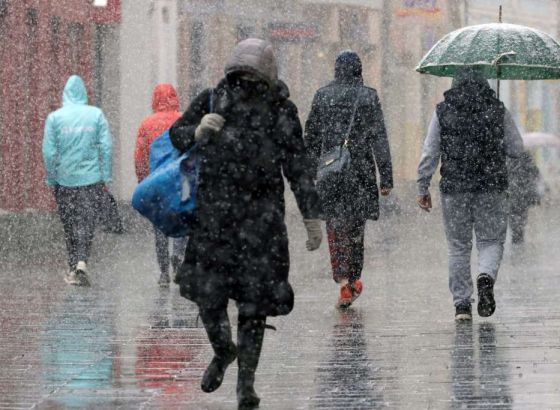 Sutra u Bosni i Hercegovini oblačno vrijeme s kišom, na planinama slab snijeg