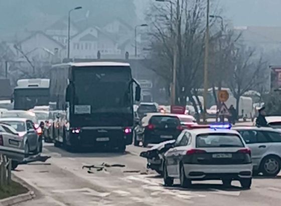 U sudaru tri automobila u mjestu Stavci kod Zavidovića povrijeđene dvije osobe
