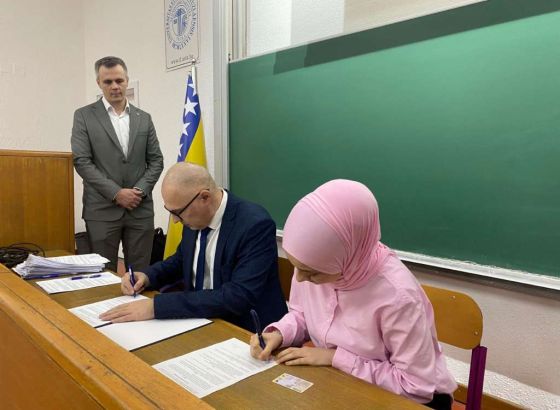 Stipendirano 107 izuzetnih redovnih studenata Tuzlanskog kantona