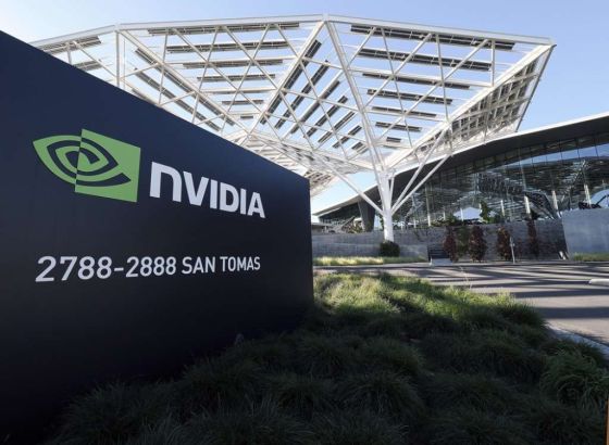 Trump kaže da će SAD izvoziti napredne Nvidia H200 čipove u Kinu
