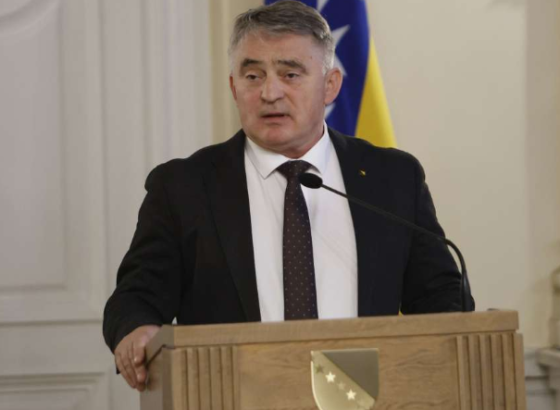 Komšić uputio čestitke povodom Hanuke: Blagdani nas okupljaju i podsjećaju na važnost zajedništva, poštovanja i humanosti
