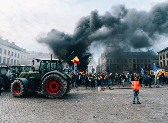 Protesti poljoprivrednika u Briselu postali nasilni u blizini Evropskog parlamenta