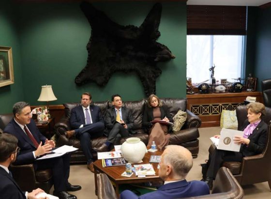 Bećirović s američkim senatorima Thomom Tillisom, Jeanne Shaheen i Jeffom Merkleyom u Washingtonu