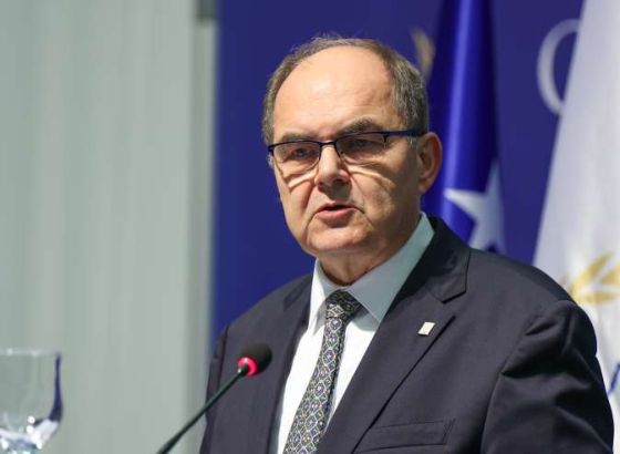 Schmidt: Božić je vrijeme da se zastane i prisjeti vrijednosti koje nas povezuju
