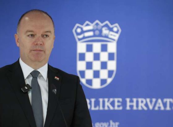 Hrvatska: Ministar Šipić dodijelio 5 milijuna eura vrijedne ugovore