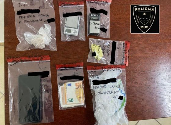 U pretresu stana u Mostaru pronađen heroin, jedna osoba uhićena