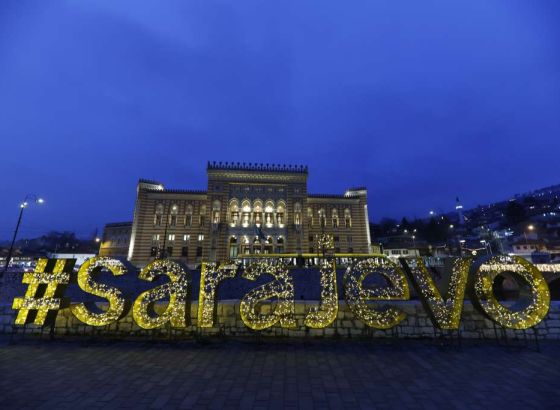 Završeno ukrašavanje Sarajeva pred nadolazeće praznike