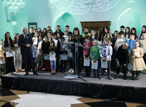 Dodijeljene stipendije 'Cvijet Srebrenice', uz poruku da je znanje trajna vrijednost (VIDEO)