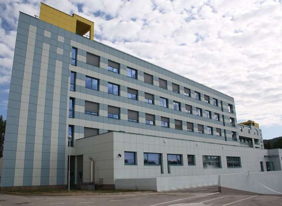 UKC Tuzla uvodi mjeru privremenog ograničenja posjeta pacijentima