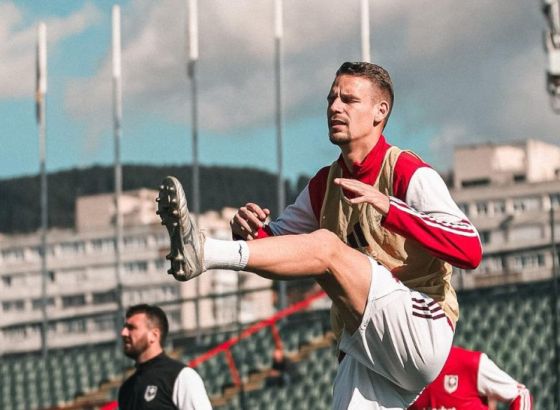 Nekoliko fudbalera na izlaznim vratima FK Sarajevo