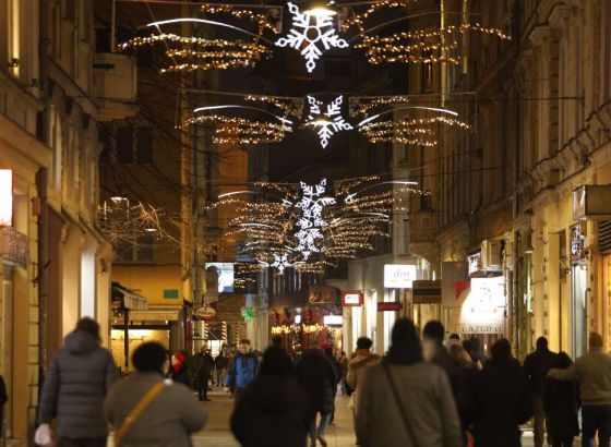 Sarajevo pred Novu godinu- Gužve na ulicama, rekordi u turizmu i pojačane mjere sigurnosti