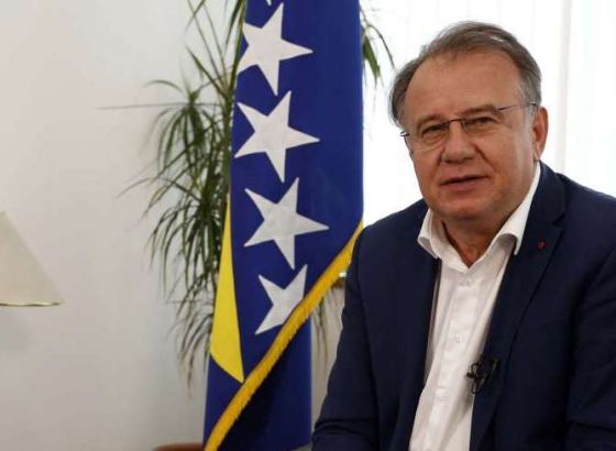 Novogodišnja čestitka Nikšića: Unapređenje standarda, socijalna sigurnost i vladavina prava u fokusu rada Vlade FBiH